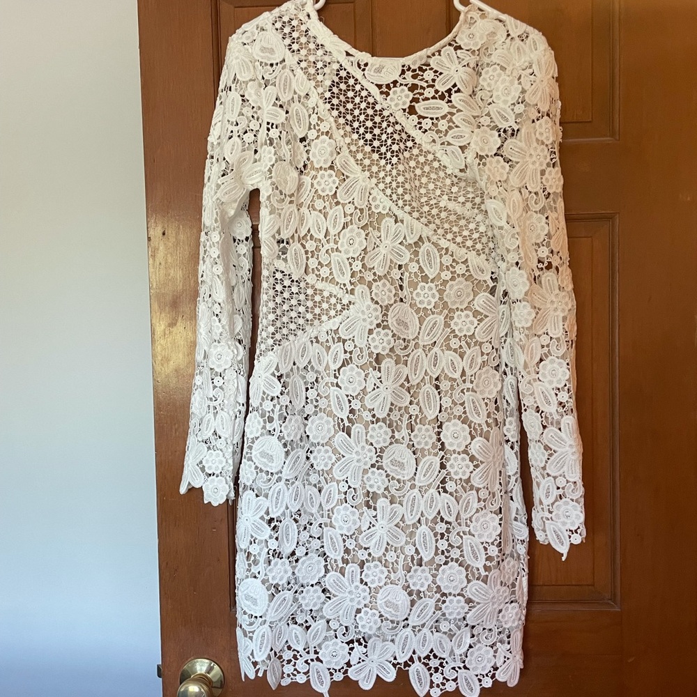 Selfie Leslie white lace dress